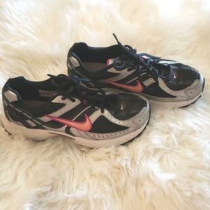 Womens Nike size 6.5 running shoes